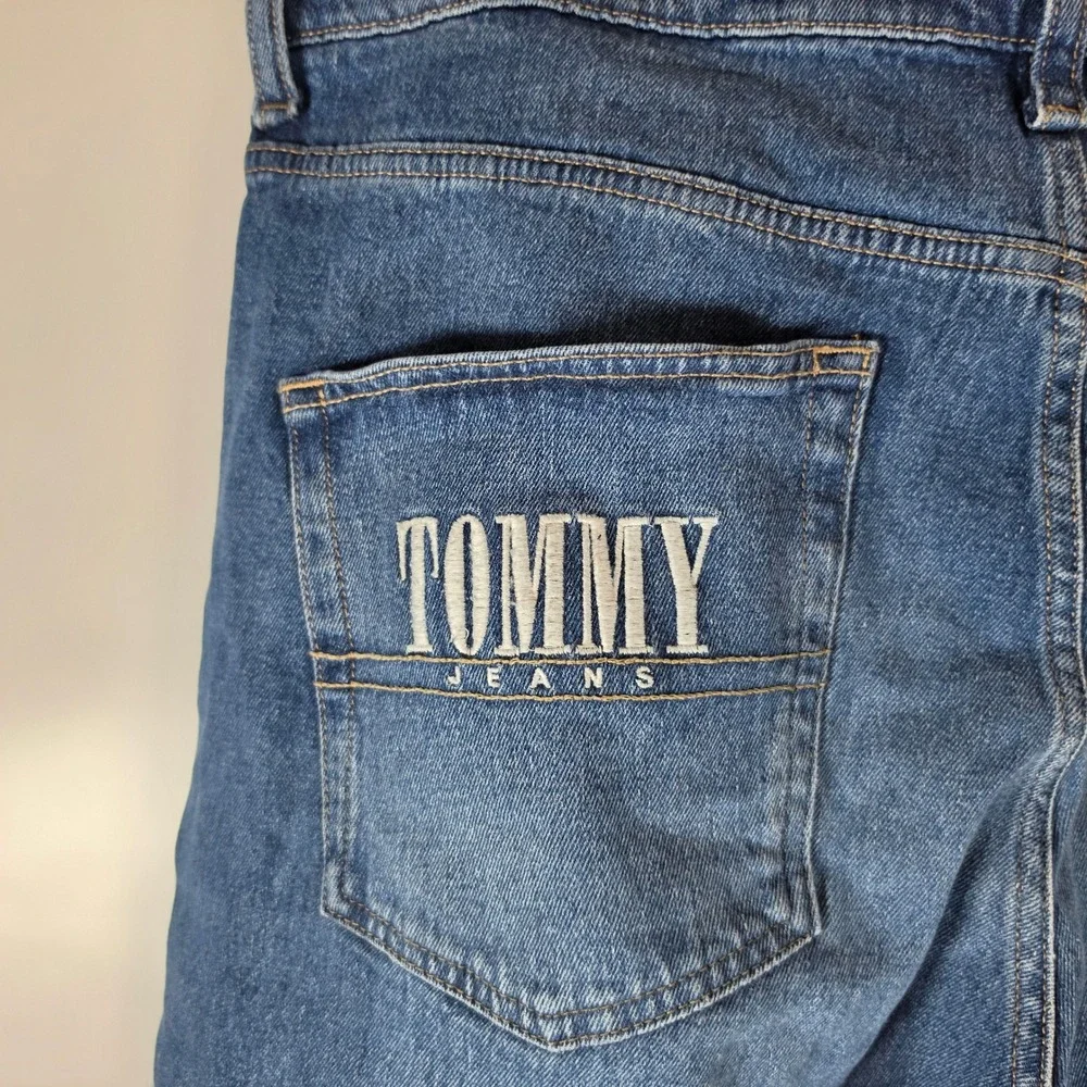 Tommy Jeans Mens 36x30 Medium Wash Tapered Denim Blue Jeans Embroidered Logo